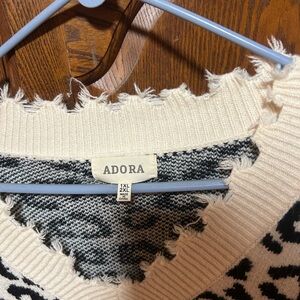 ADORA Women's V-Neck Frayed Sweater in Cream and Black